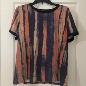 Beautiful XL t-shirt runs small